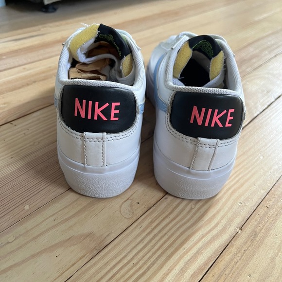 Nike Blazer Low Platform Sneakers White Blue FJ0738-100 Casual Shoes Women's 7.5 - Picture 4 of 9